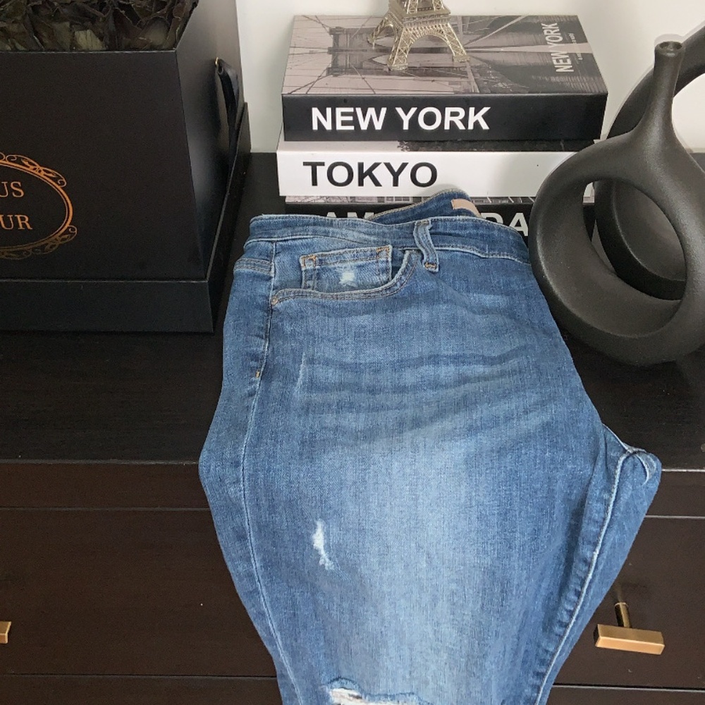 Women’s Size 32W Denim ripped Joe’s Jeans - Picture 5 of 11